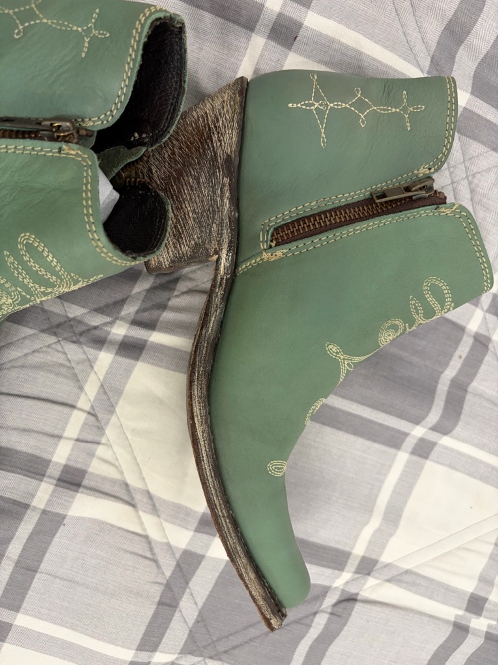 Liberty Black Women's Green mint Embroidered Leather Ankle Boots size 8.5 - Picture 5 of 10